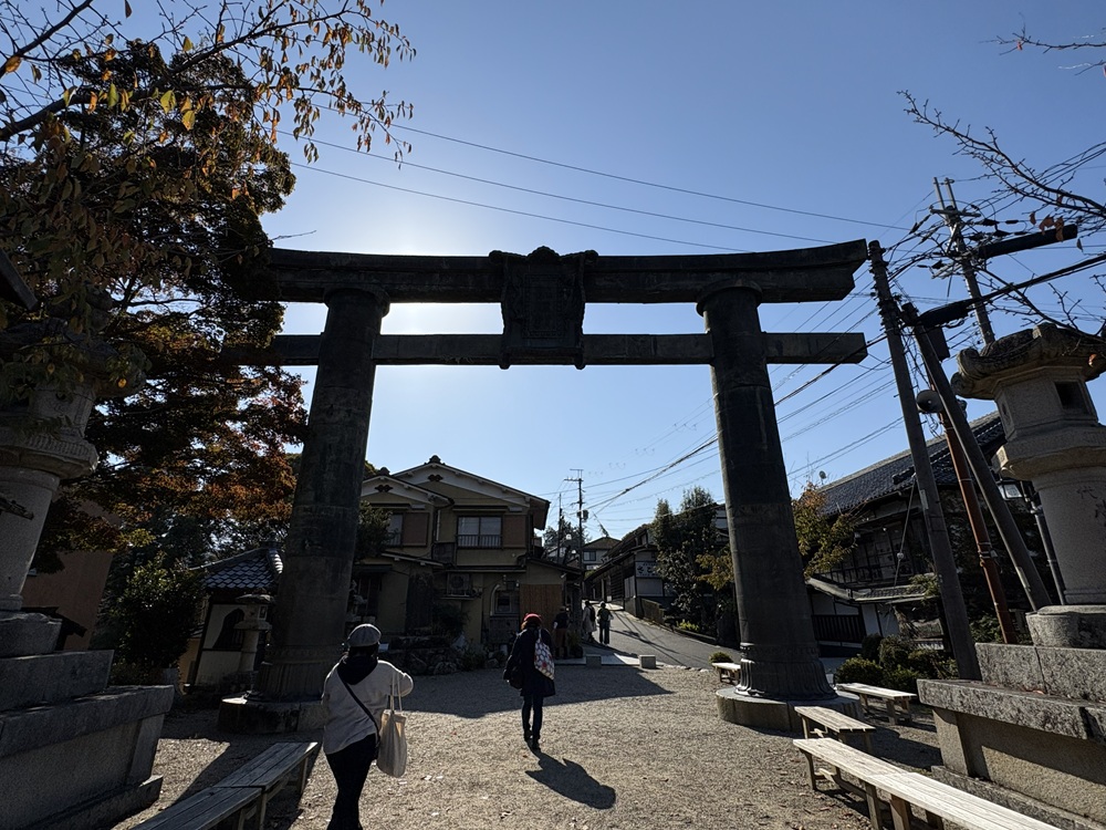 金峯山寺銅鳥居は発心門とも