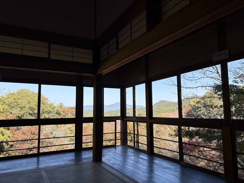 吉野の山々が眼下に広がる絶景