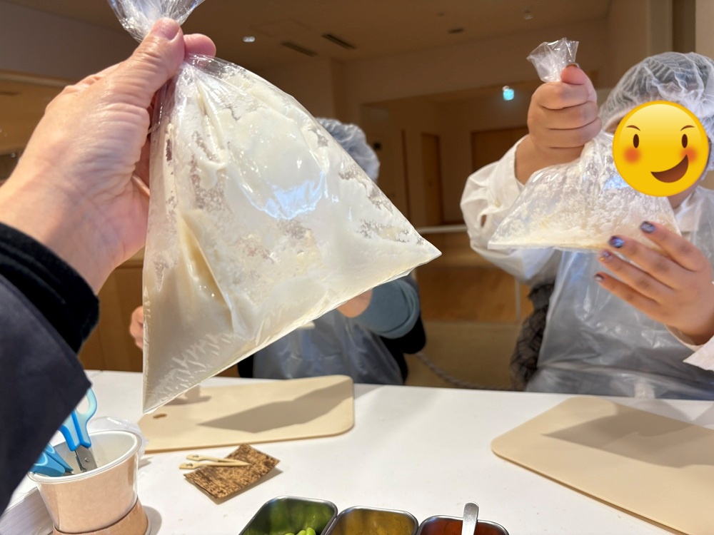 ビニール袋の上から粉っぽさがなくなるまでもみもみ