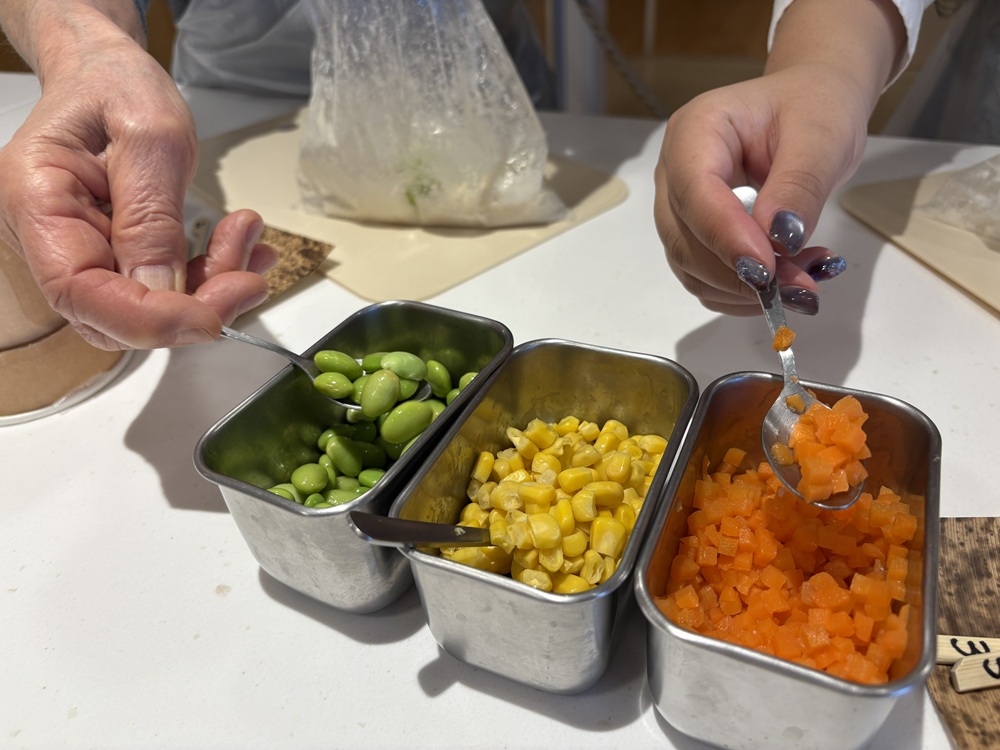 3種類の具材を混ぜ合わせる
