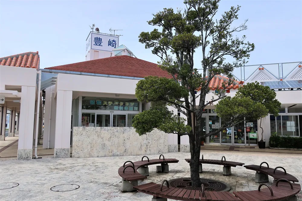  沖縄へ観光バス旅行！おすすめの休憩スポット「道の駅 豊崎」