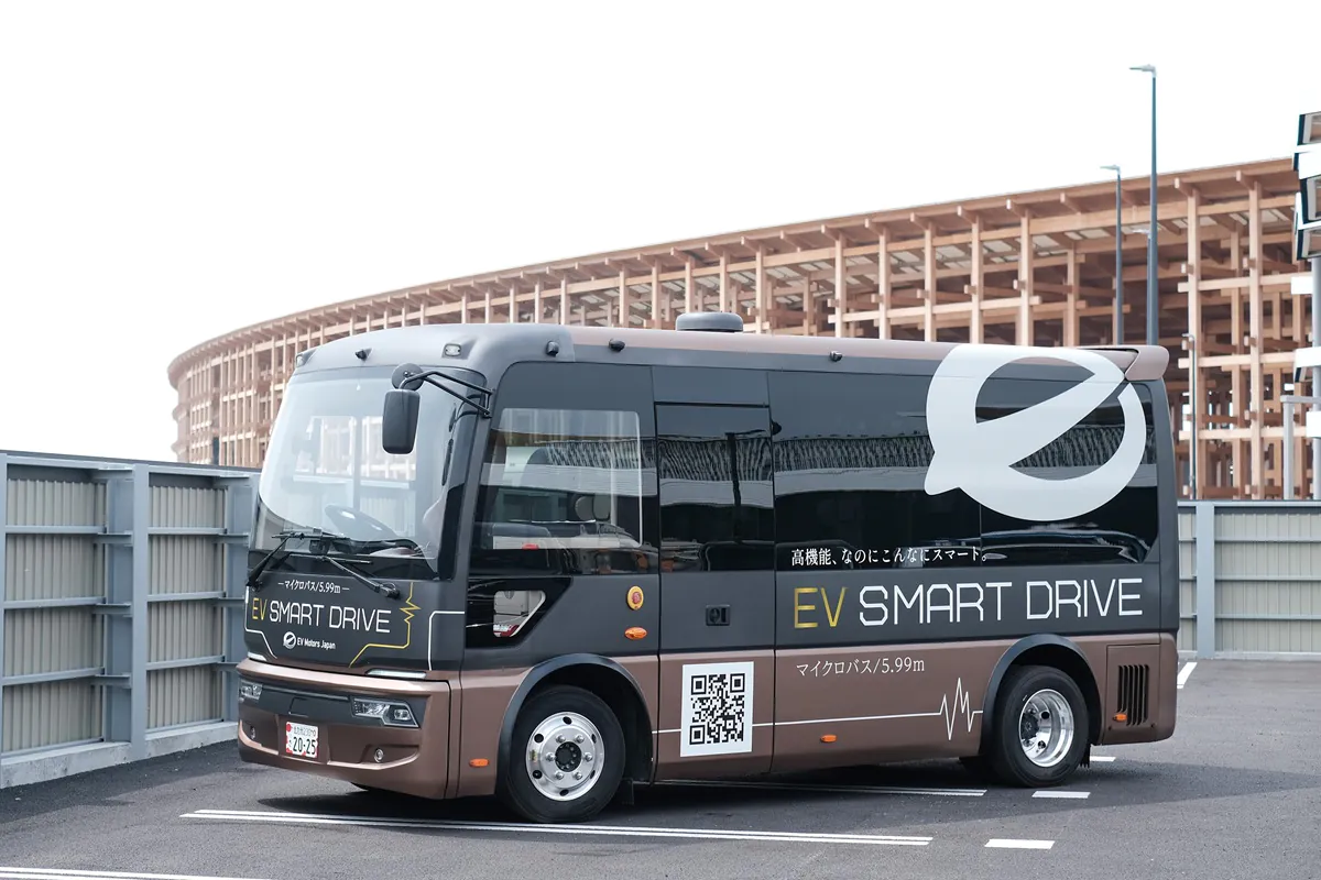  EVマイクロバスが登場。送迎用として「大阪・関西万博2025」会場で活用されています